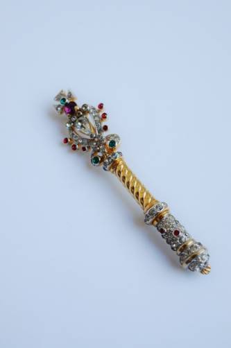 Mazer scepter brooch in gold gilt, 1950`s ca, American